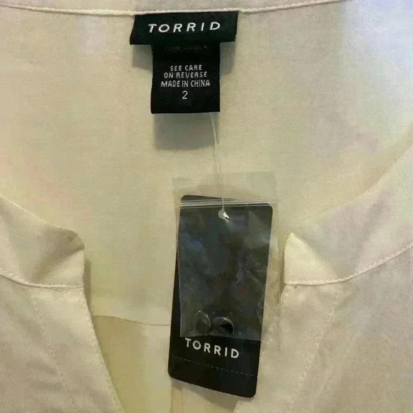 NWT TORRID  BLOUSE SIZE 2 - Picture 2 of 7